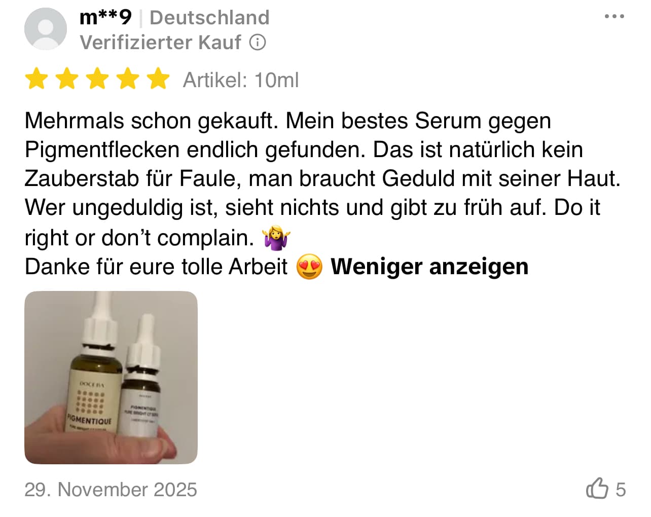 Verifizierte Fünf-Sterne-Bewertung einer Kundin, die das Serum mehrfach gekauft hat